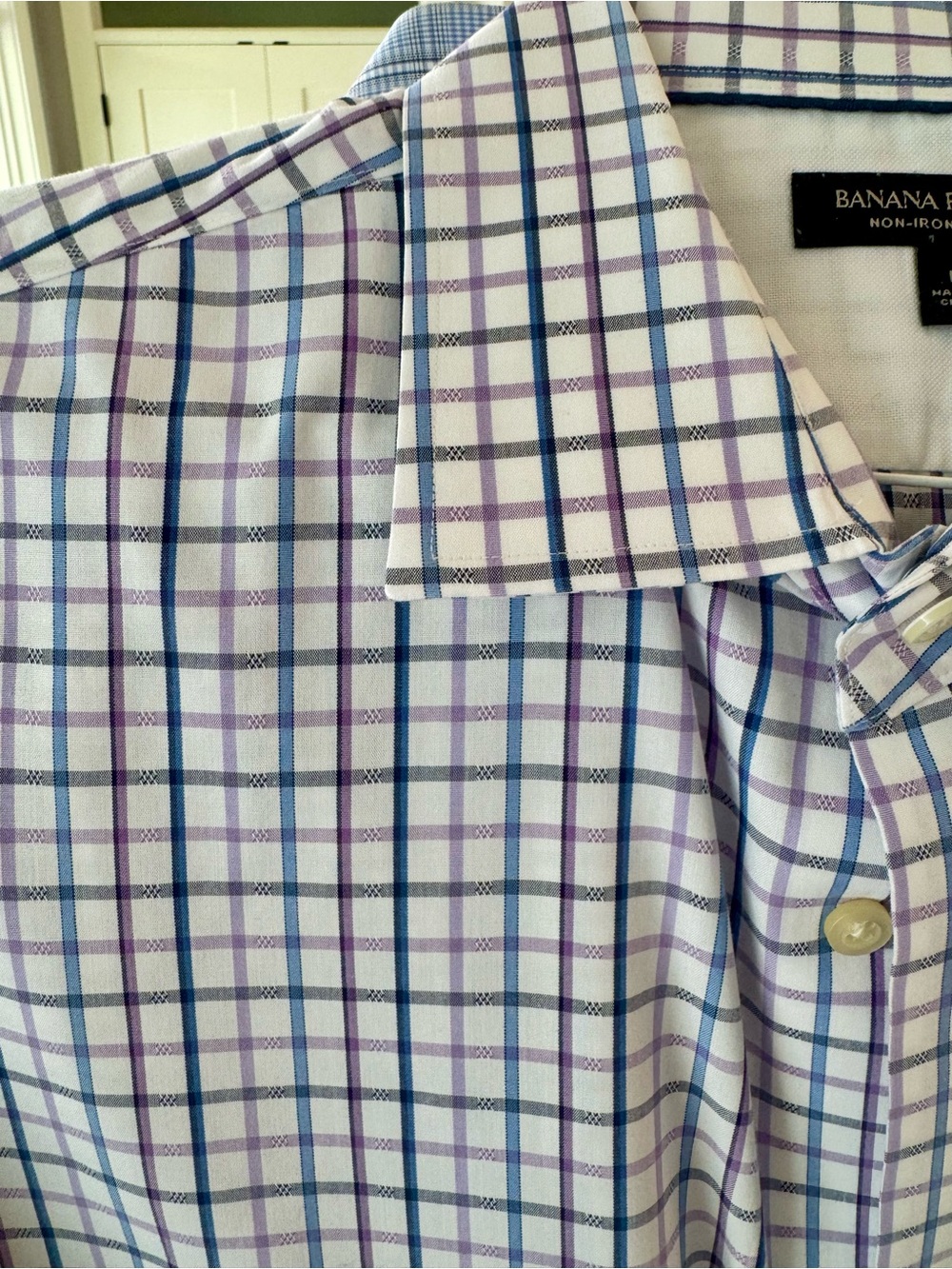 Banana Republic Men’s Purple & Blue Plaid button down shirt non iron slim fit